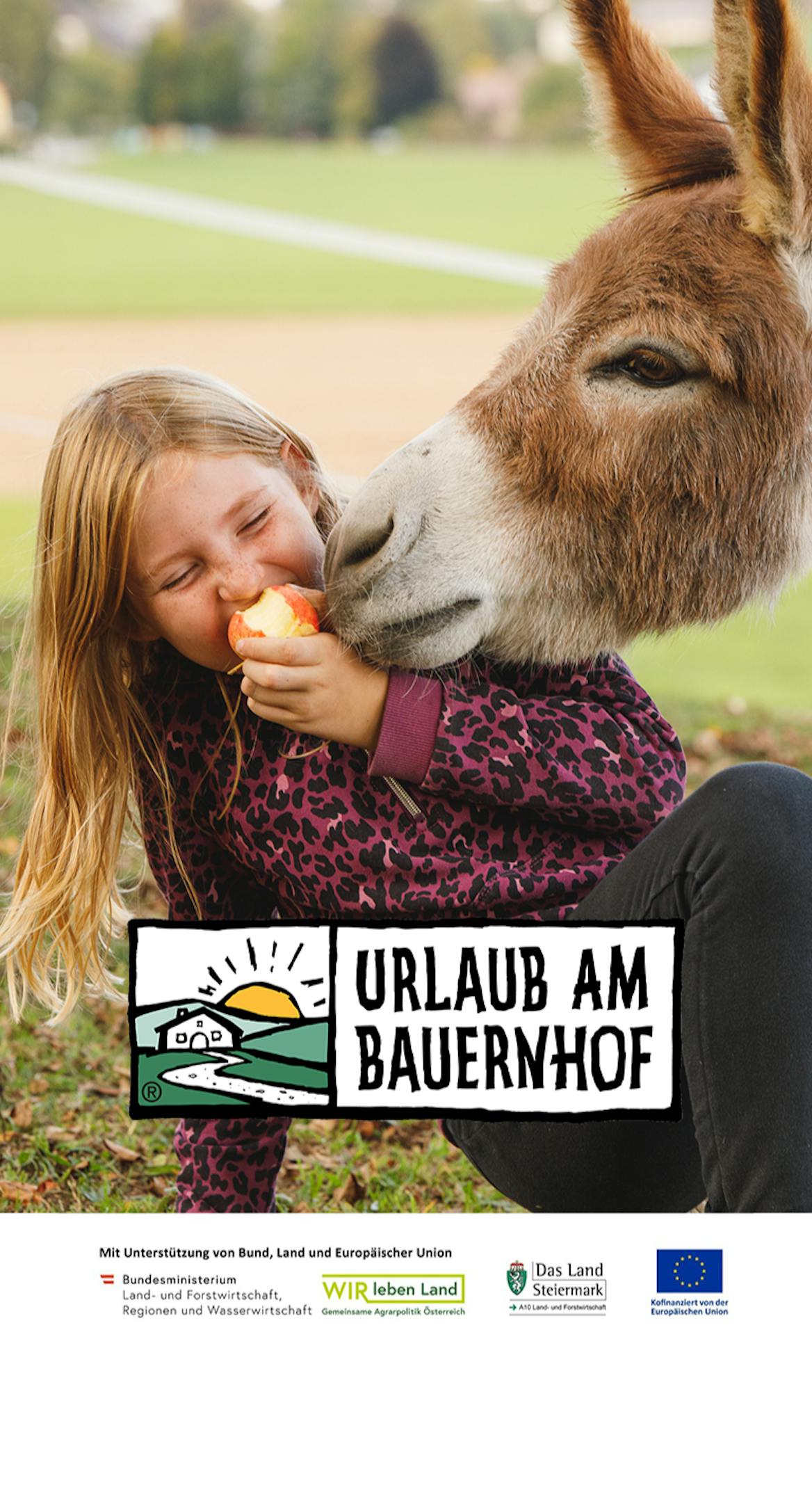Person mit einem Esel, Text „URLAUB AM BAUERNHOF“ am unteren Bildrand, weitere Logos und Schrift Person mit einem Esel, Text „URLAUB AM BAUERNHOF“ am unteren Bildrand, weitere Logos und Schrift