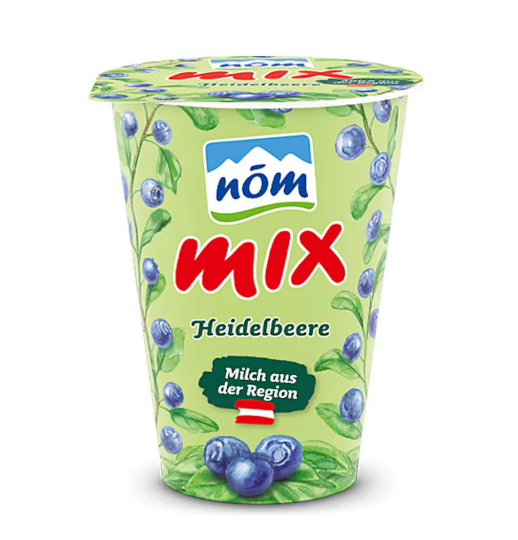NÖM mix Heidelbeere im 180 g Kartonmantelbecher gezeichnet NÖM mix Heidelbeere im 180 g Kartonmantelbecher gezeichnet