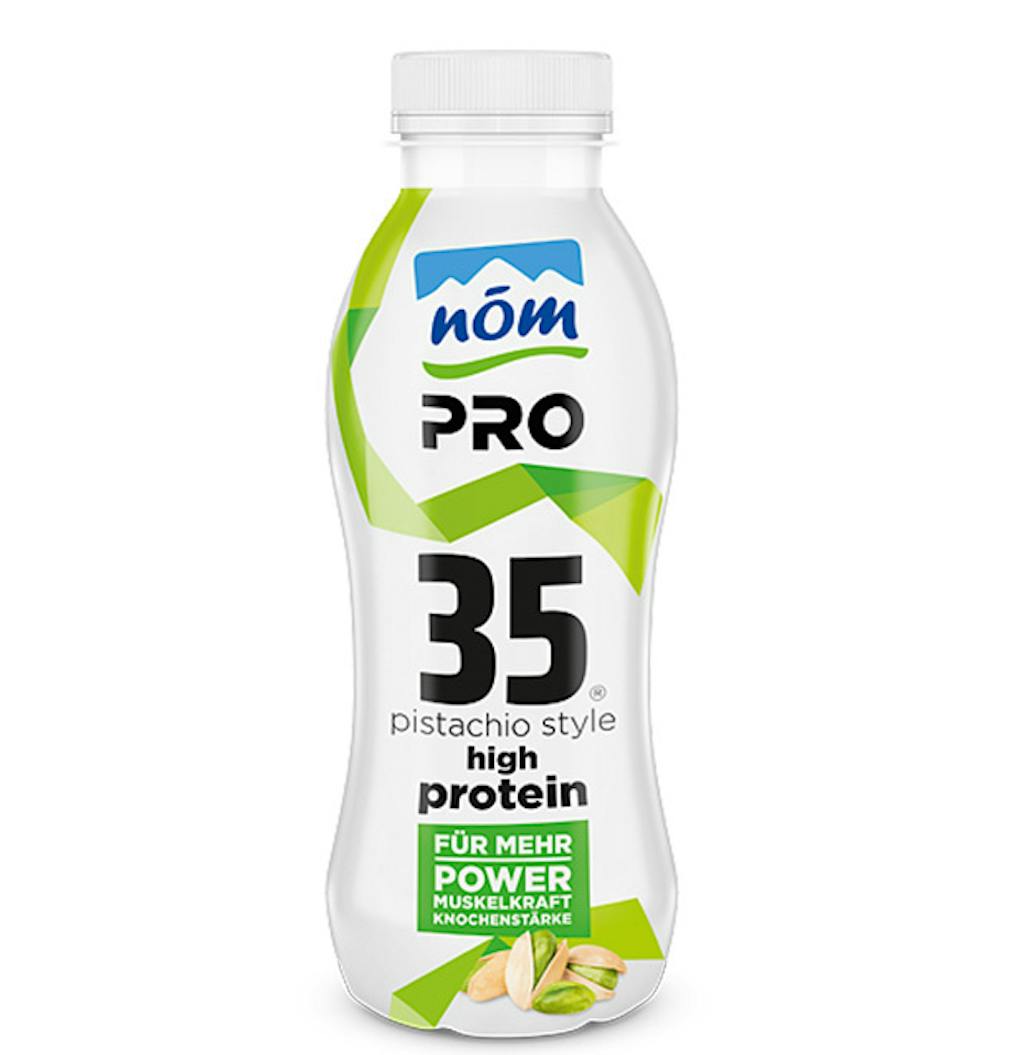 Weiße Flasche NÖM PRO 35 Pistachio Style, grün-weißes Design, Aufschrift: high protein. inkl Kachel