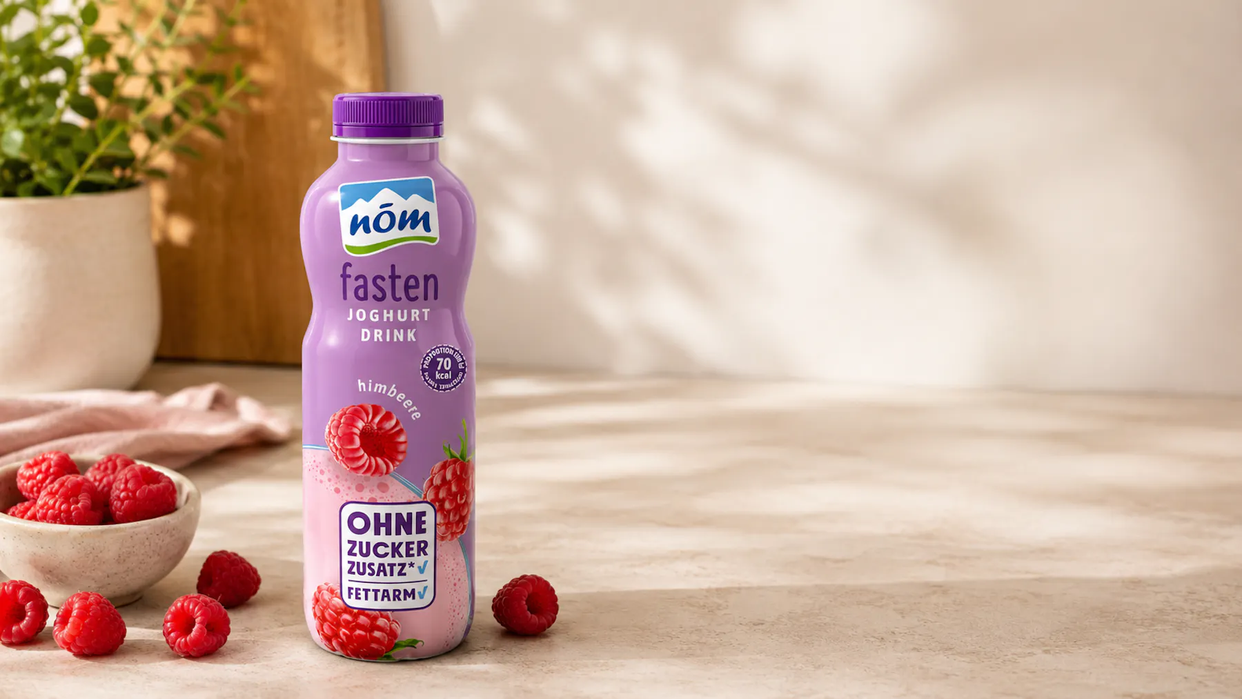 NÖM fasten Joghurtdrink Himbeere mit frischen Himbeeren NÖM fasten Joghurtdrink Himbeere mit frischen Himbeeren
