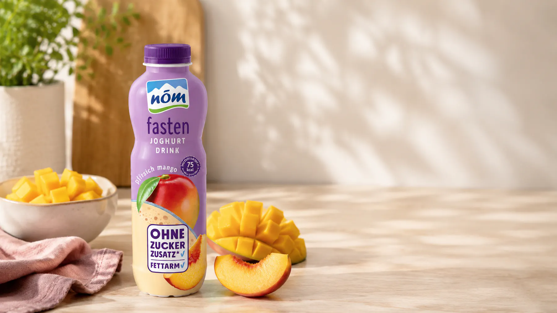 NOEM fasten Joghurtdrink Pfirsich Mango mit frischen Pfirsichen und Mangos NOEM fasten Joghurtdrink Pfirsich Mango mit frischen Pfirsichen und Mangos