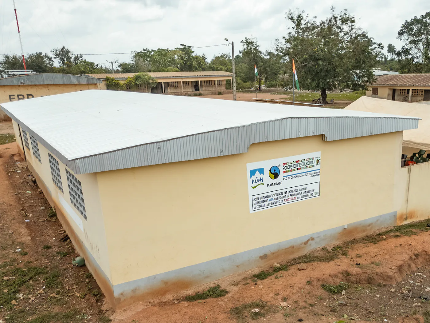 Schulgebäude Fairtrade in Kooperation mit NÖM