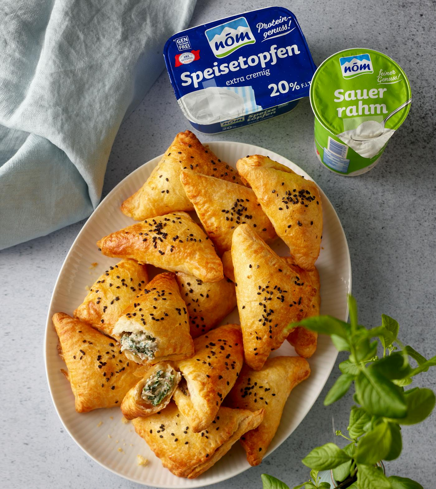 Köstliche Spinat-Blätterteigtaschen, knusprig gebacken und gefüllt mit herzhaftem Spinat