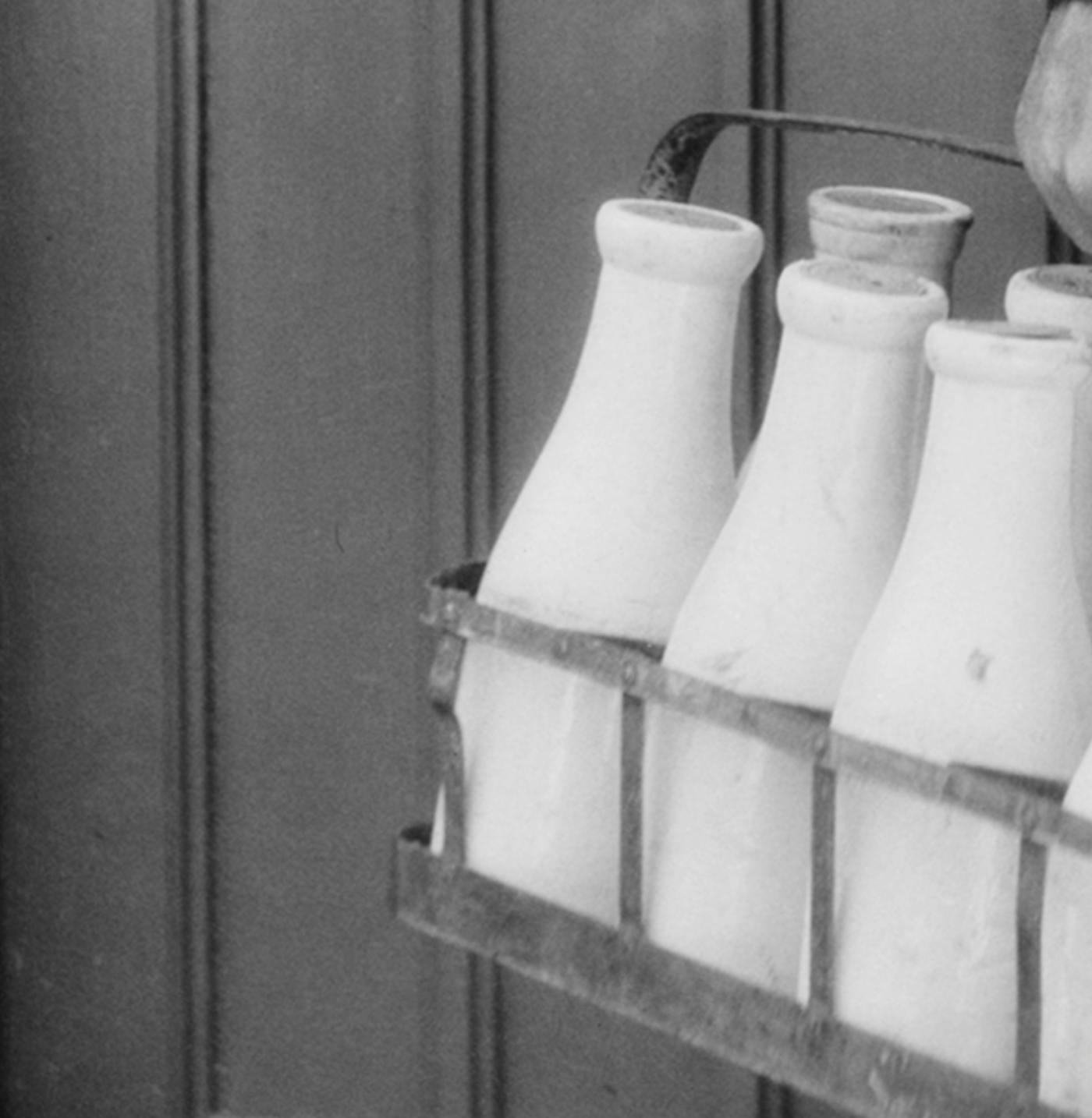 Vintage-Milch - Eine nostalgische Darstellung von Milchprodukten im Vintage-Stil