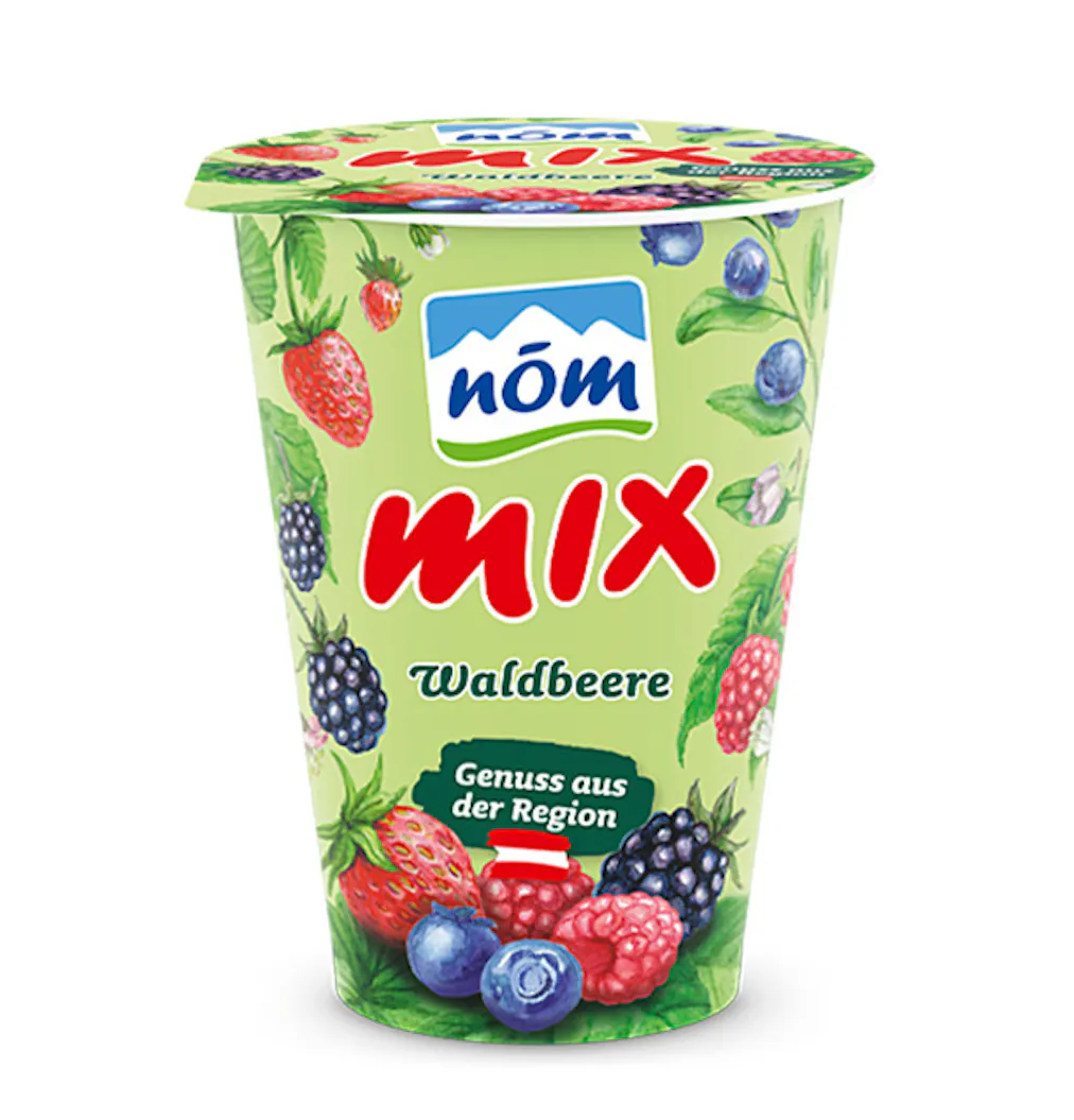NÖM mix Waldbeere im Kartonmantelbecher gezeichnet
