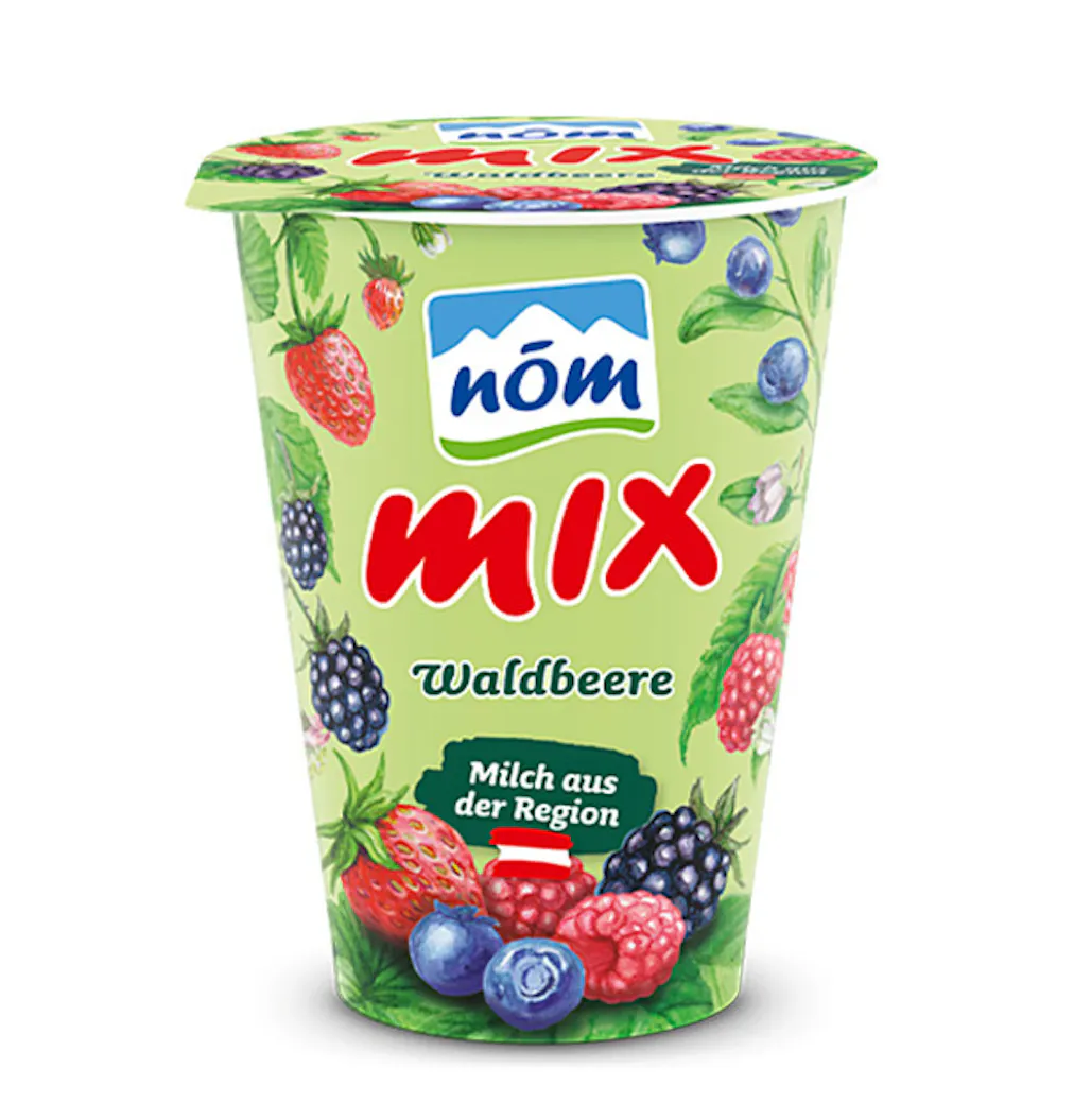 NÖM mix Waldbeere im Kartonmantelbecher gezeichnet NÖM mix Waldbeere im Kartonmantelbecher gezeichnet